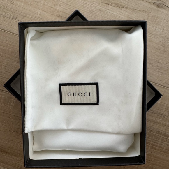 Gucci. GG Supreme Embroidered Heart Keychain. Never used. - Picture 4 of 4